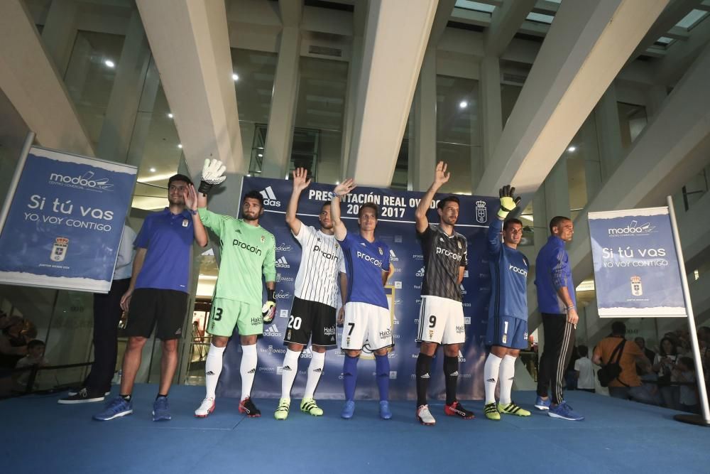 Presentación de la nueva equipación del Real Oviedo