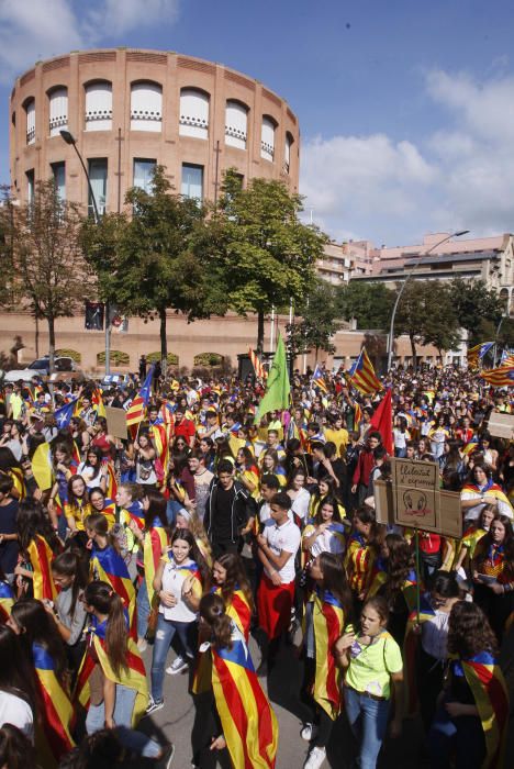 Manifestació d'estudiants universitaris i de secundària al centre de Girona