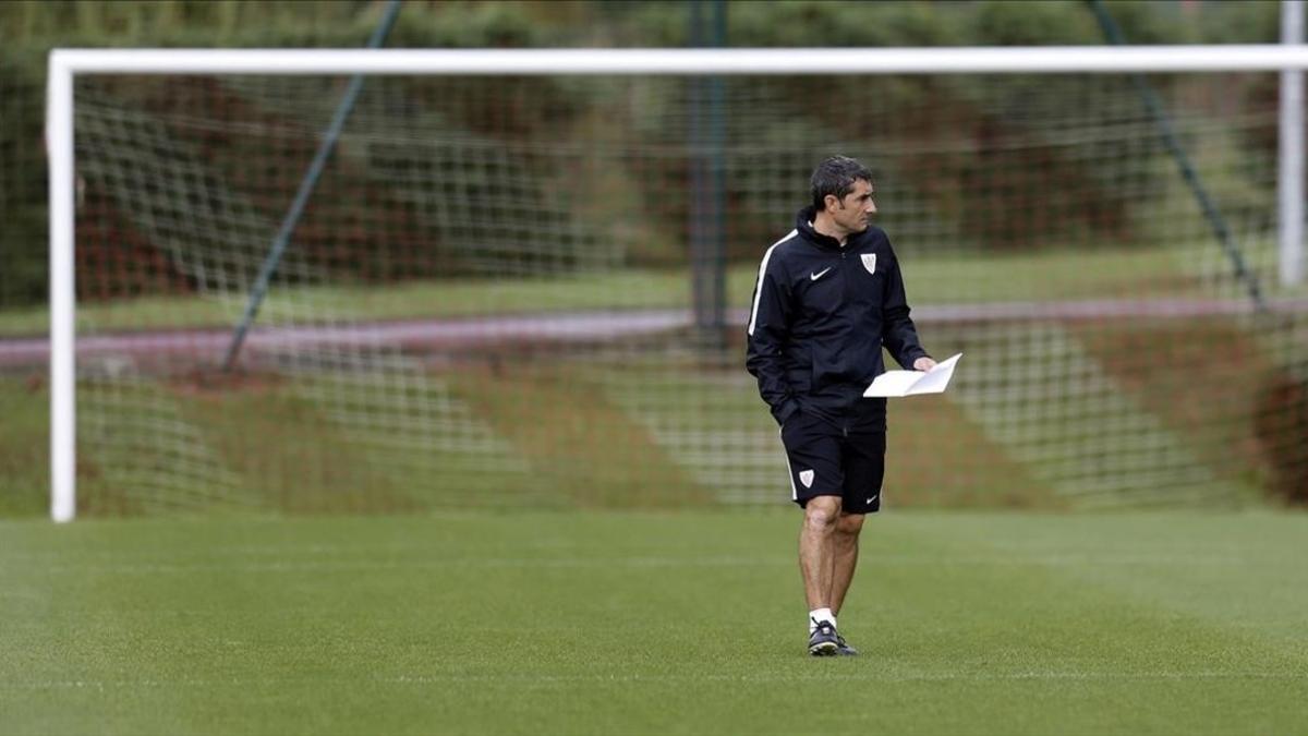 Valverde, en un entrenamiento del Athletic en Lezama.