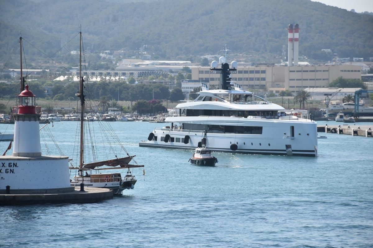 El superyate 'Haven' en aguas de Ibiza