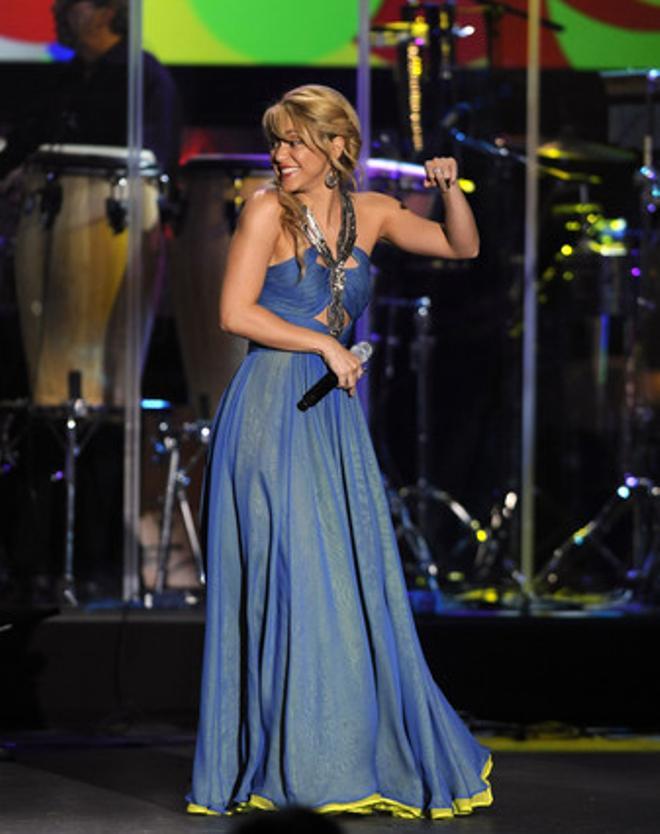 Shakira se emociona al recibir el homenaje de los Grammy