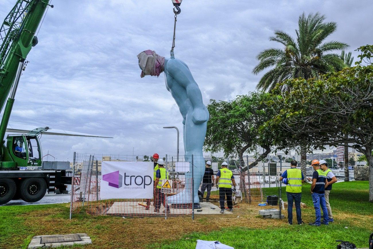Instalación del Greetingman junto al Muelle Santa Catalina