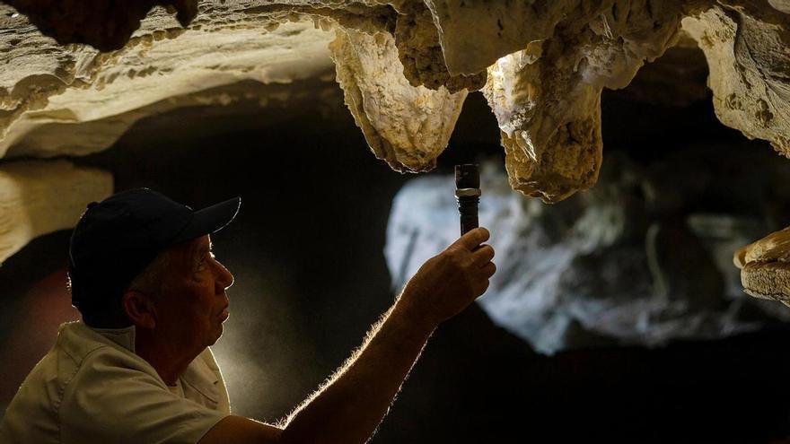 La ruta de senderismo en Alicante que acaba en una cueva gigante: no olvides llevar linterna