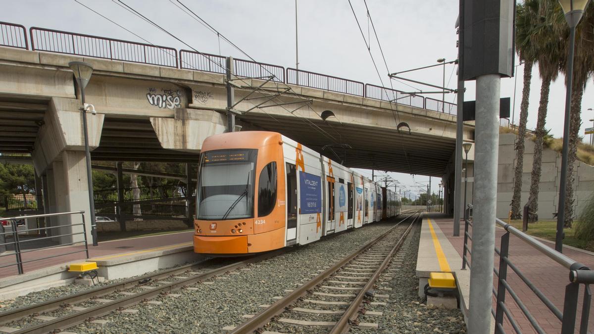 Parada del TRAM en Alicante donde ocurrieron los hechos.