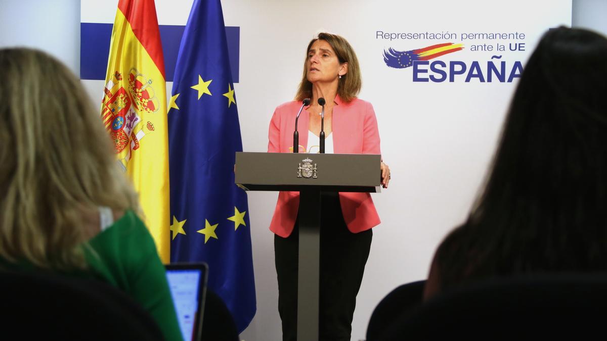 La ministra de Transició Ecològica, Teresa Ribera, durant la roda de premsa posterior al consell extraordinari d&#039;energia celebrat a Brussel·les