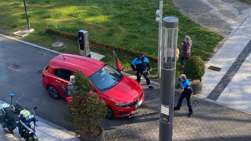 Uno de los vehículos accidentado en el bolardo de Emile Robin.