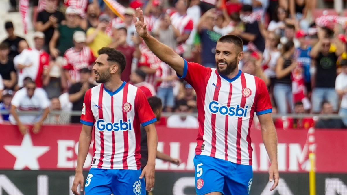 ¡Rajada monumental de David López contra el árbitro en el descanso! El jugador del Girona no se cortó un pelo...