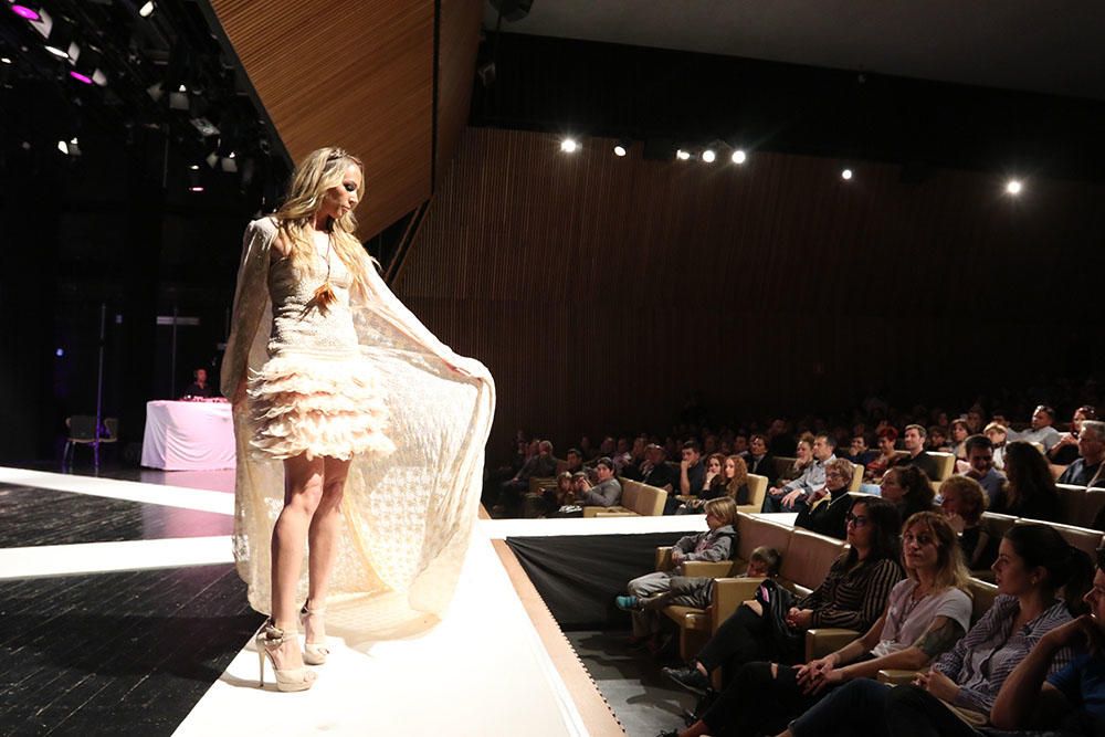 La moda se «moja contra el cáncer» en Santa Eulàri