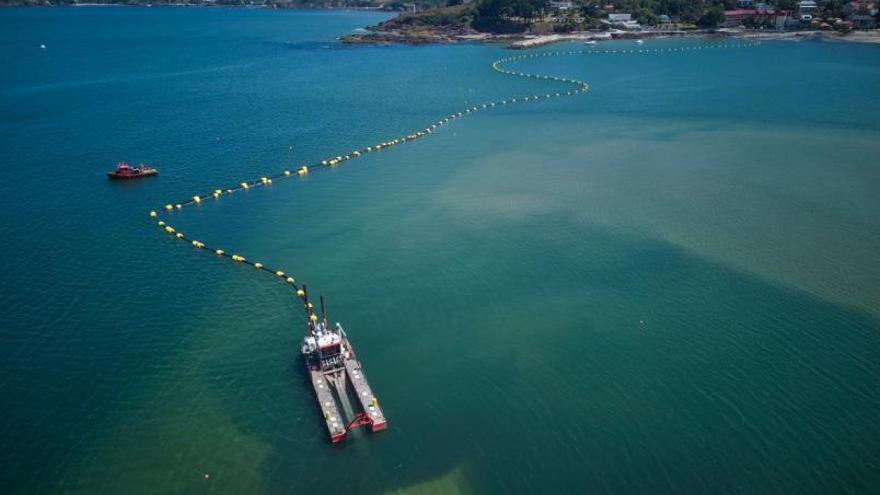 El Gobierno aprueba los primeros 1,6 millones de euros de las compensaciones a mariscadores por el dragado de la ría de O Burgo