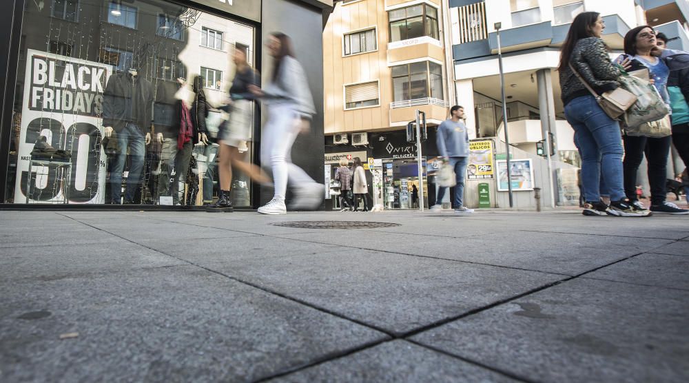 El Black Friday colapsa el centro de Alicante