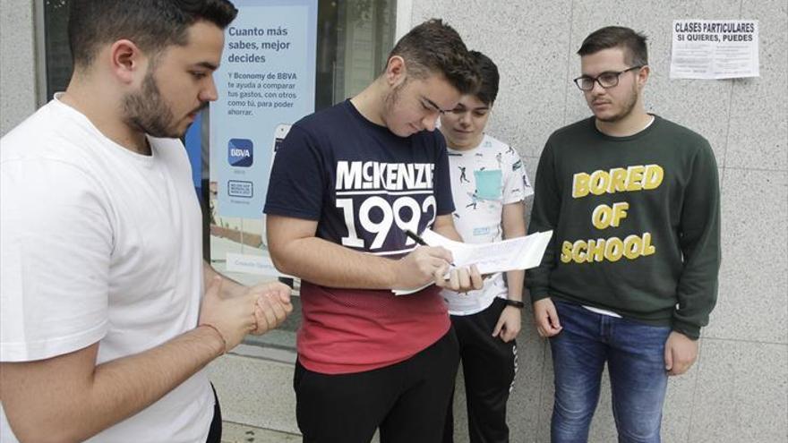 Piden una tarifa especial del autobús para los estudiantes cacereños