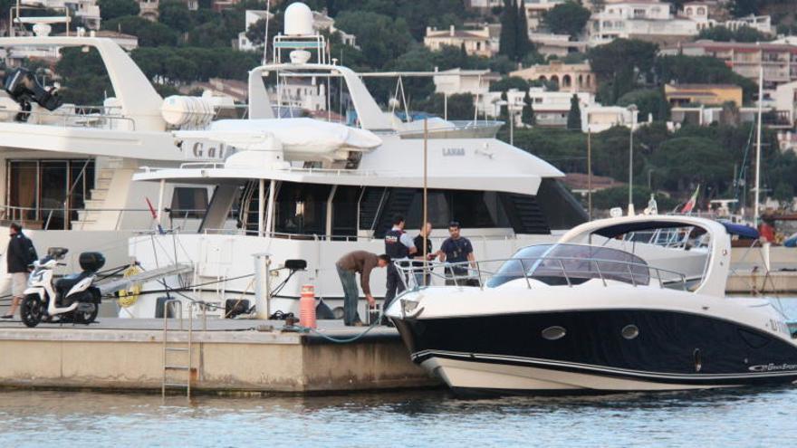 Troben dues persones mortes dins una embarcació amarrada al port de Roses