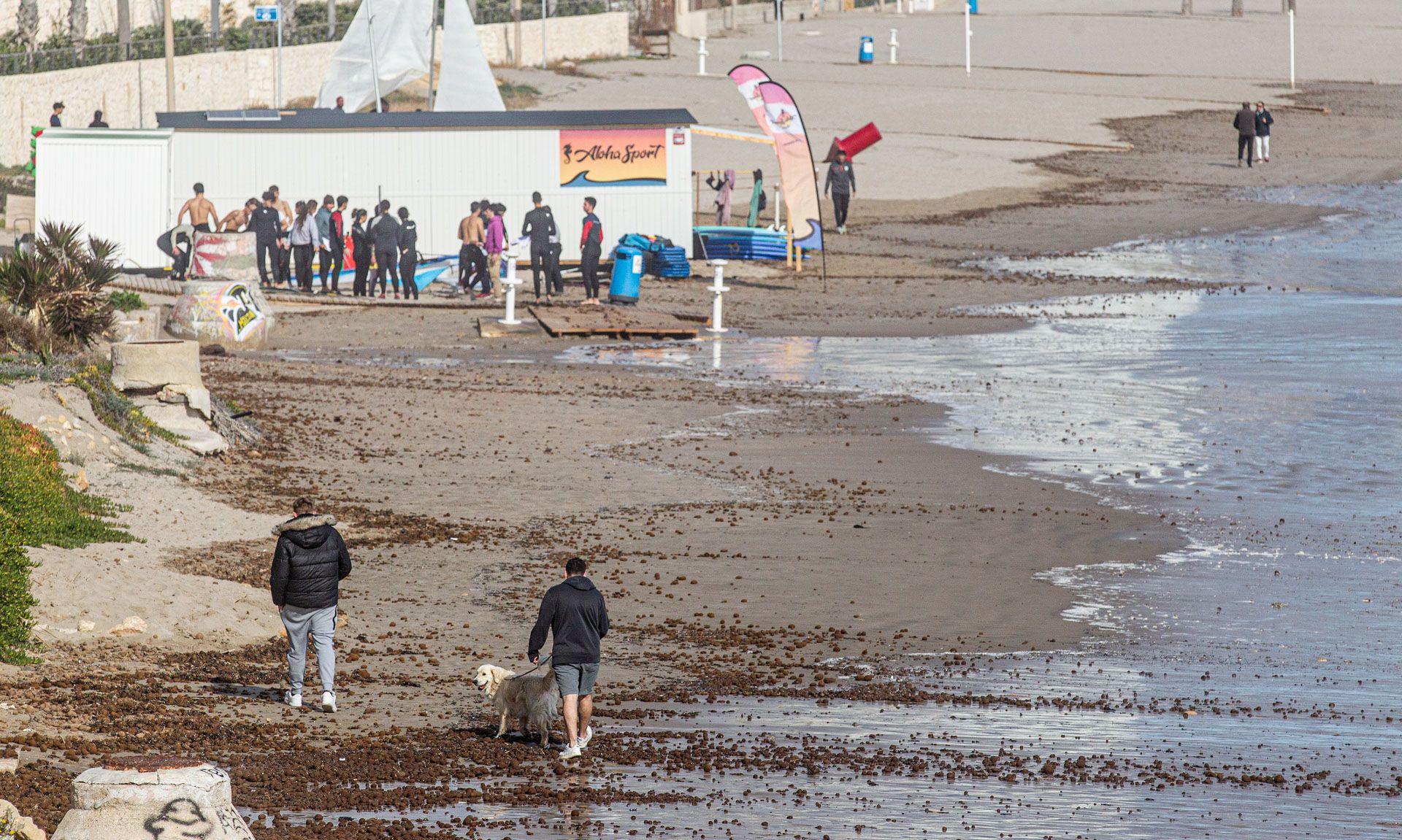 El temporal se deja notar en las playas de Alicante