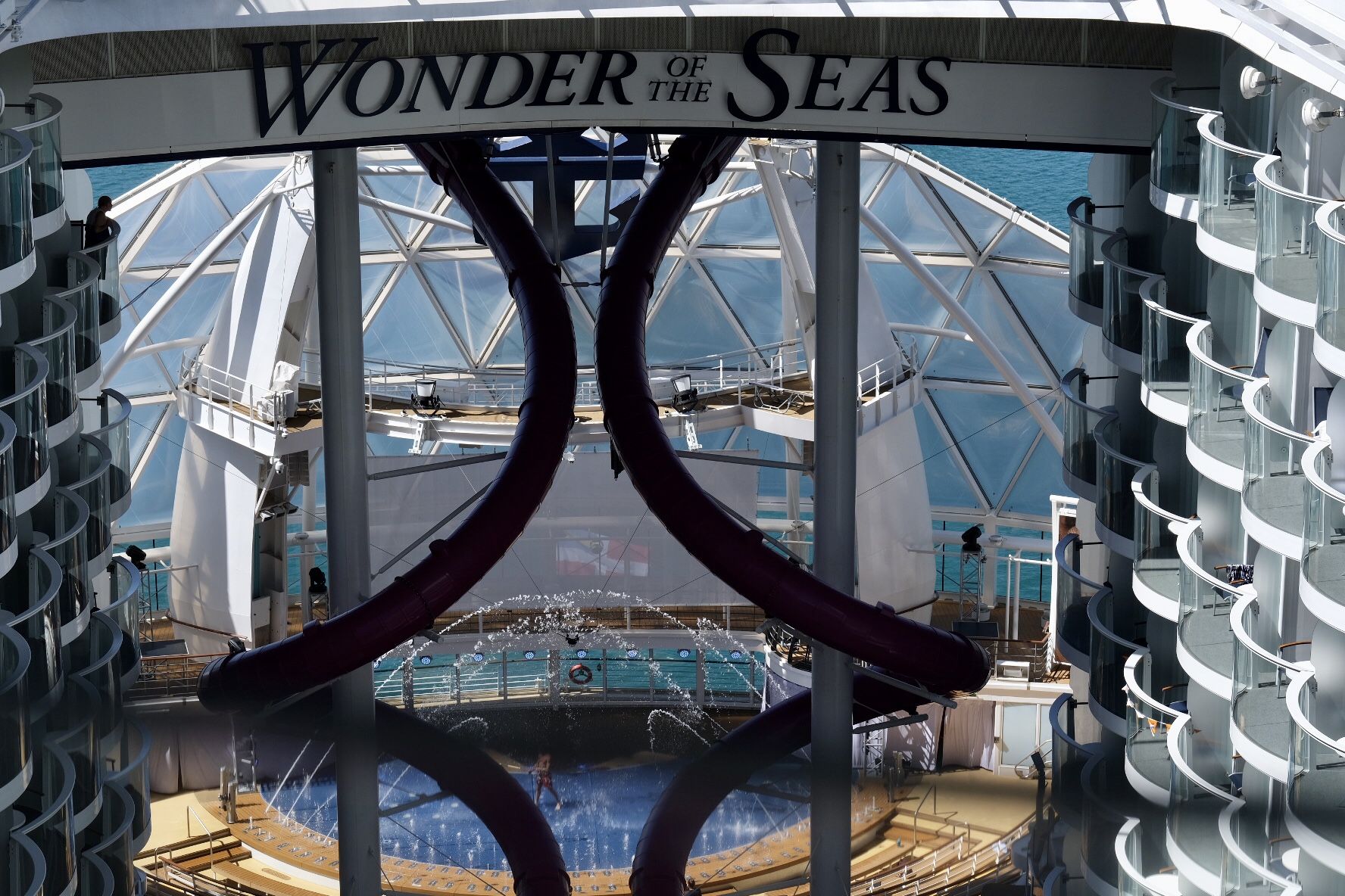 El 'Wonder of the seas', el crucero más grande del mundo, en el puerto de Málaga