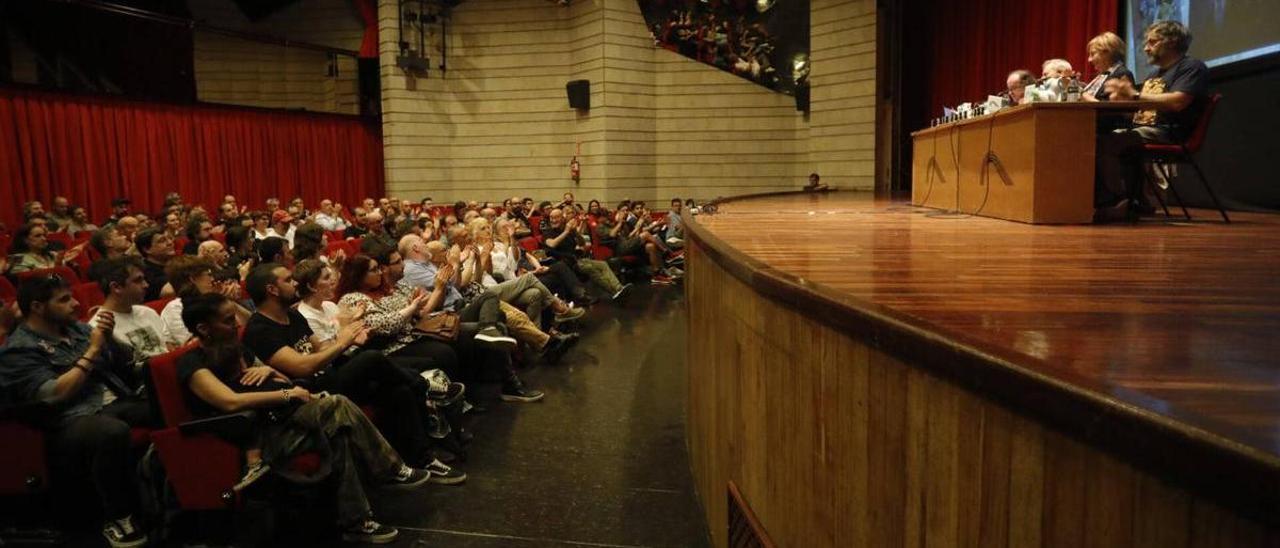 Público en un momento de la clausura de las Jornadas Internacionales del Cómic Villa de Avilés. |