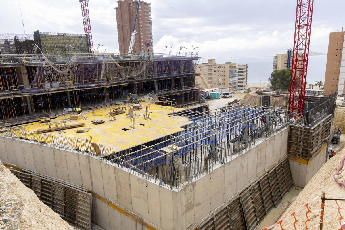 Benidorm sienta la base del rascacielos residencial más alto de Europa Benidorm sienta la base del rascacielos residencial más alto de Europa