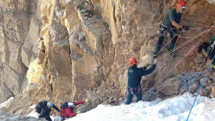 Rescatada en helicóptero tras caer cuando ascendía al Mulhacén