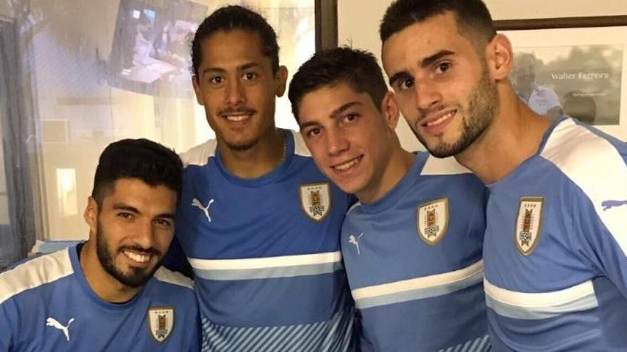 Luis Suárez, junto a Lemos, Valverde y Pereiro.