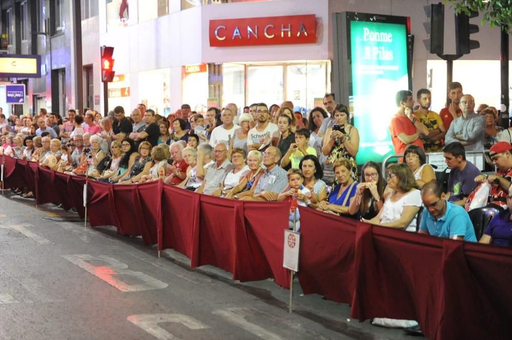 Desfile de Moros y Cristianos por las calles de Mu