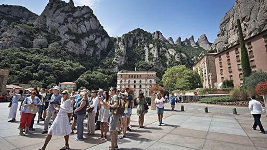 Visitants a l&#039;entorn del santuari de Montserrat, aquesta setmana