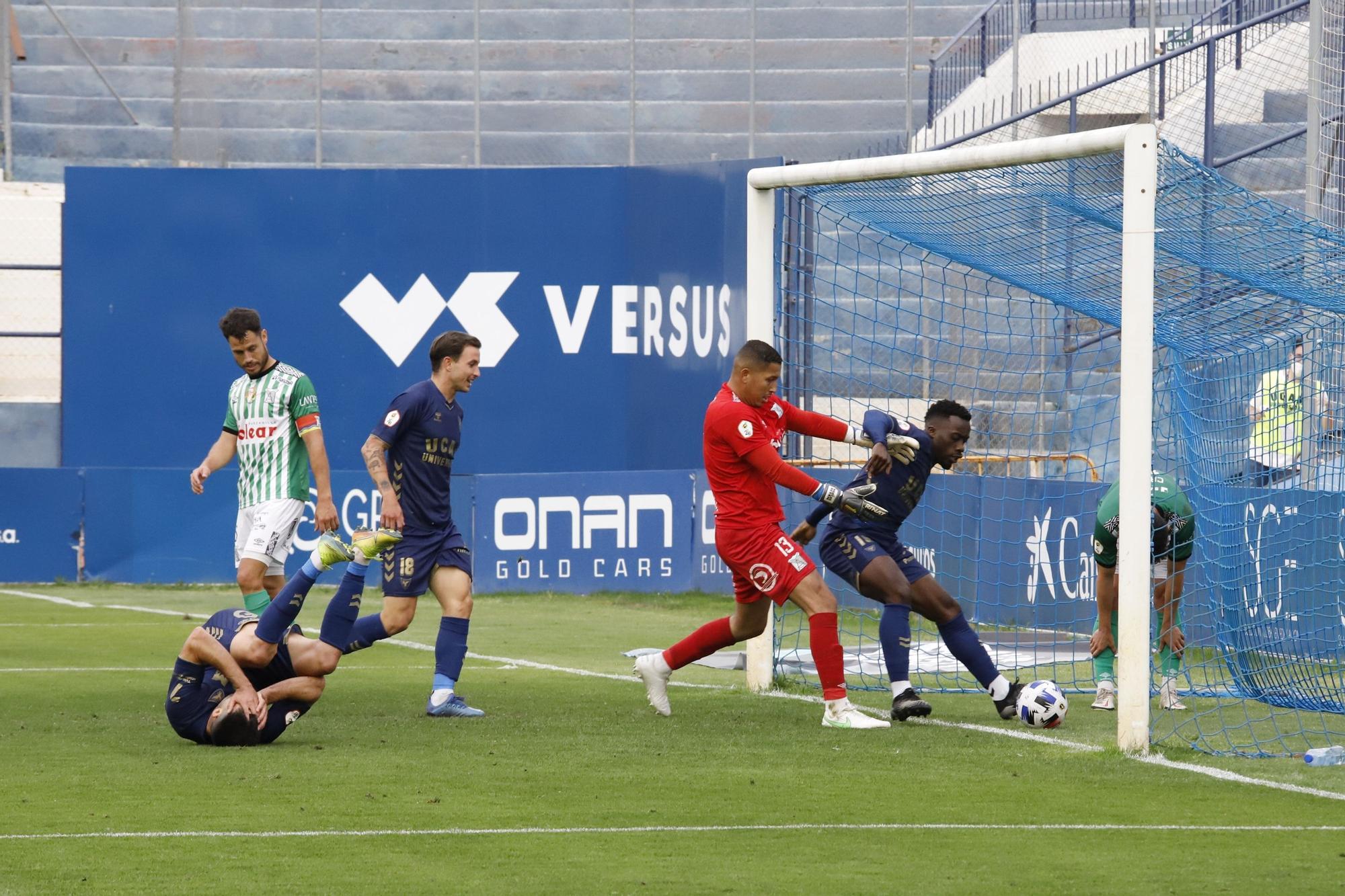 El UCAM Murcia vence y certifica su presencia en el play off (3-2)