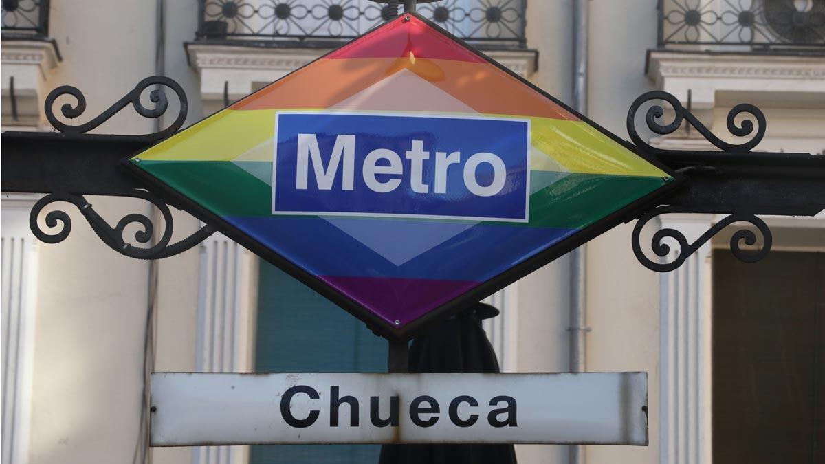 El metro de Chueca lucirá de forma permanente un rombo arcoíris.