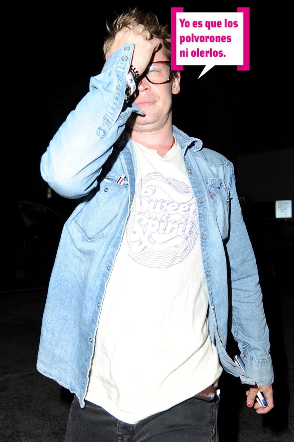 Macaulay Culkin con gafas y papada