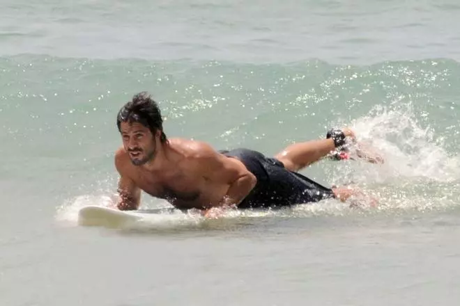 Hugo Silva, chulazo surfero