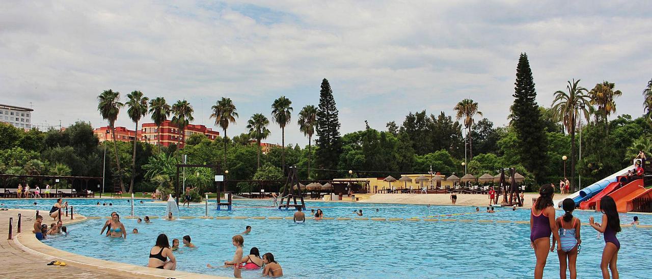 La piscina de Benicalam, durante el pasado verano.  german caballero