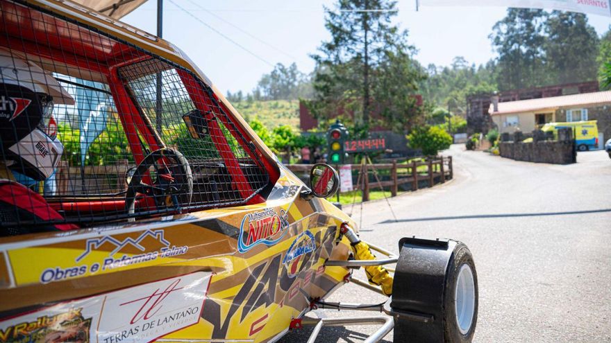 Un total de 101 vehículos luchan contra el crono en el circuito ribadumiense. | Pedro Mina