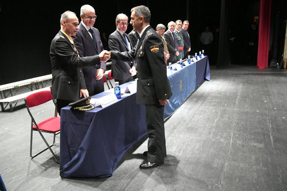 El acto institucional, en el Teatro Rosalía de Castro, ha sido presidido por el Delegado del Gobierno en Galicia.