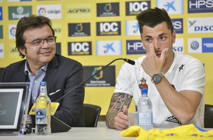 LAS PALMAS DE GRAN CANARIA A 19/06/2017. Presentación de Ximo Navarro jugador defensa, nuevo fichaje de la UD Las Palmas  para la temporada 2017/18 FOTO: J.PÉREZ CURBELO