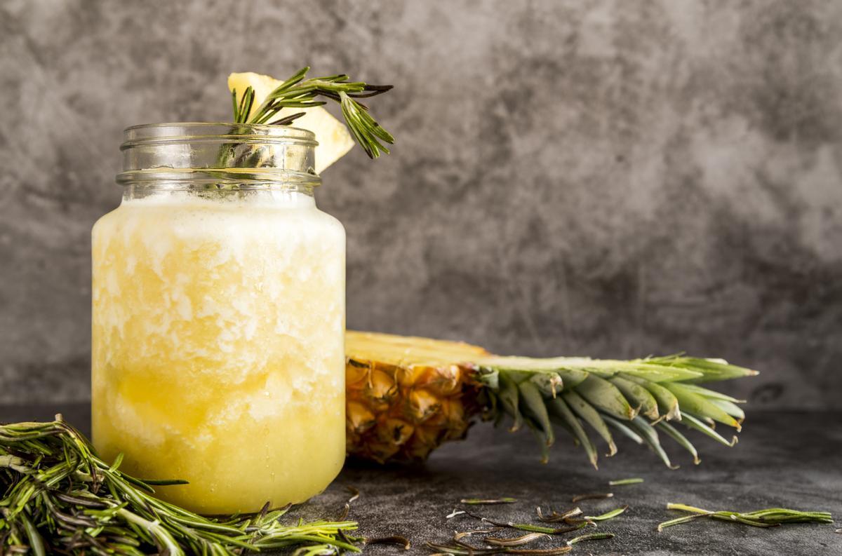 Jugos verdes para adelgazar: Batido piña y perejil