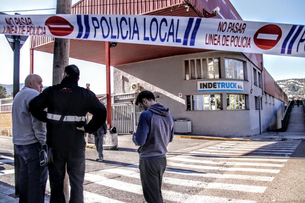 Imágenes del incendio de una fábrica en Alcoy.