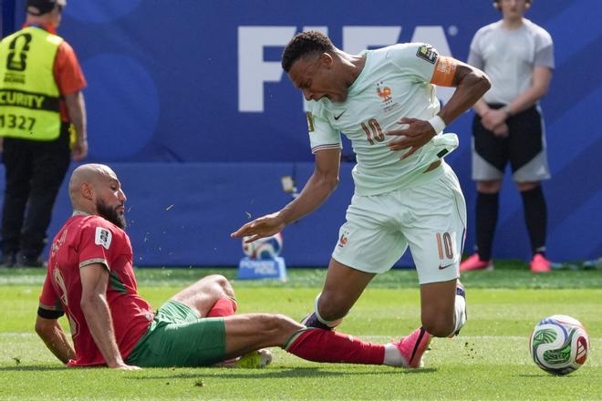 Mbappé falla y sigue por debajo de Messi
