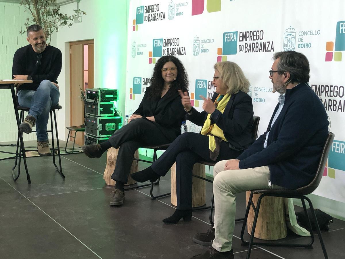 Juancho Armental, izquierda, moderó el debate de María Quintiana, María Teresa Pedrosa y Juan Carlos Rama.
