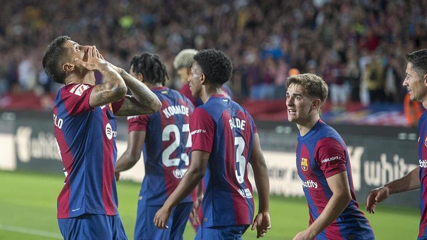 Cancelo celebra el 3-2, el gol que le dio el triunfo al Barça sobre el Celta en Montjuïc.