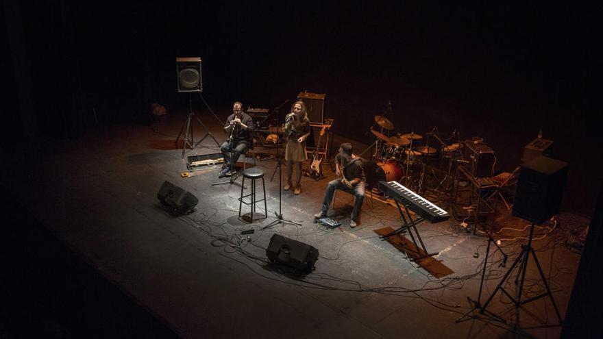 Emotiu homenatge al músic Carles Garcia al Teatre de Roses