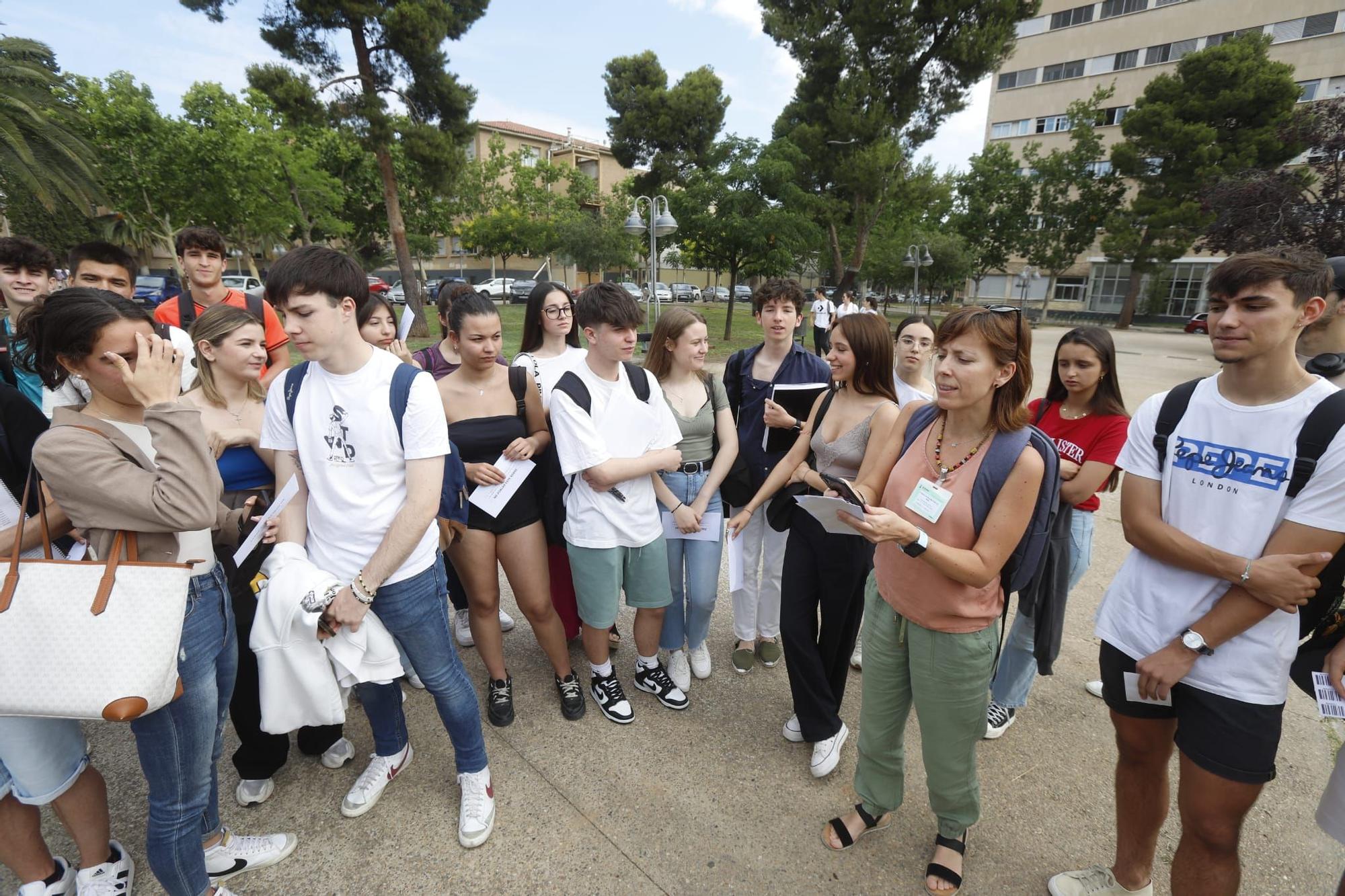 Miles de aragoneses se examinan desde este martes en la Evau