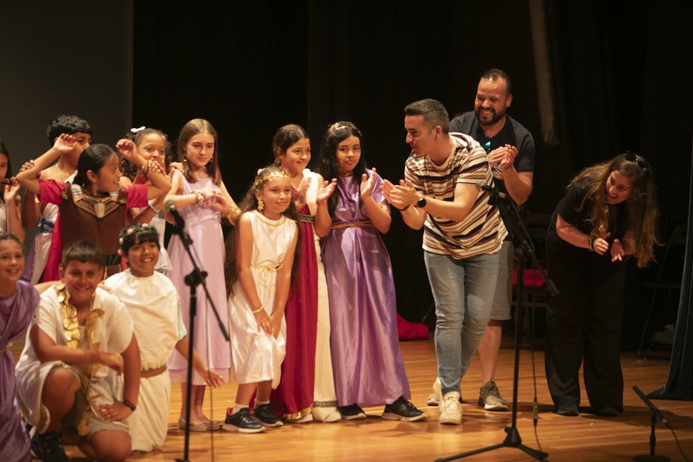 El CEIP Ausiàs March se sube al escenario en Sagunt