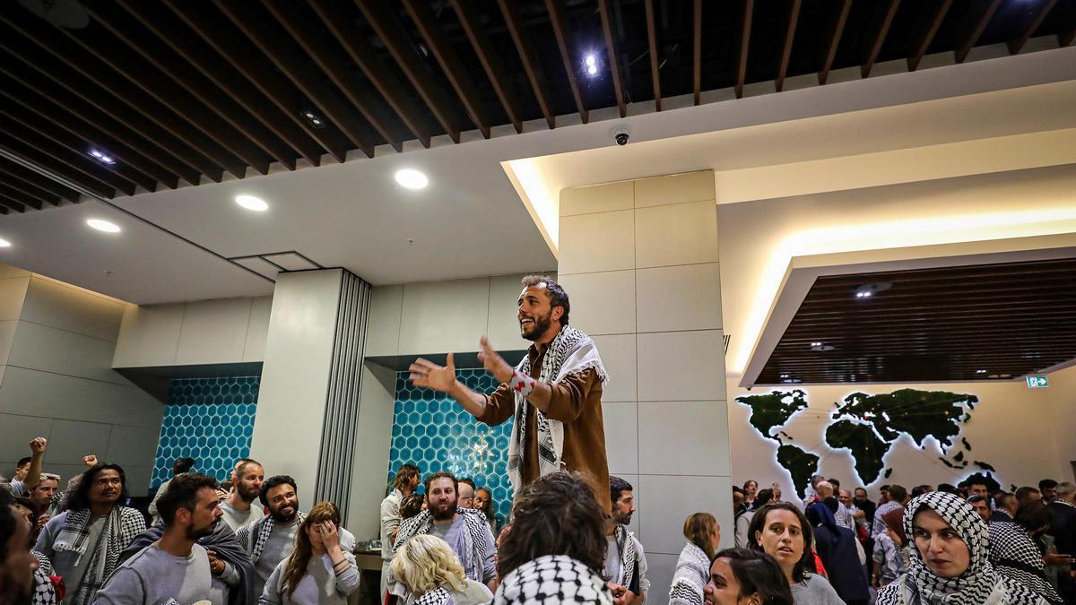 ORIENTE PRÓXIMO | Los activistas de la flotilla aplazan por ahora su regreso a España a la espera de exámenes médicos
