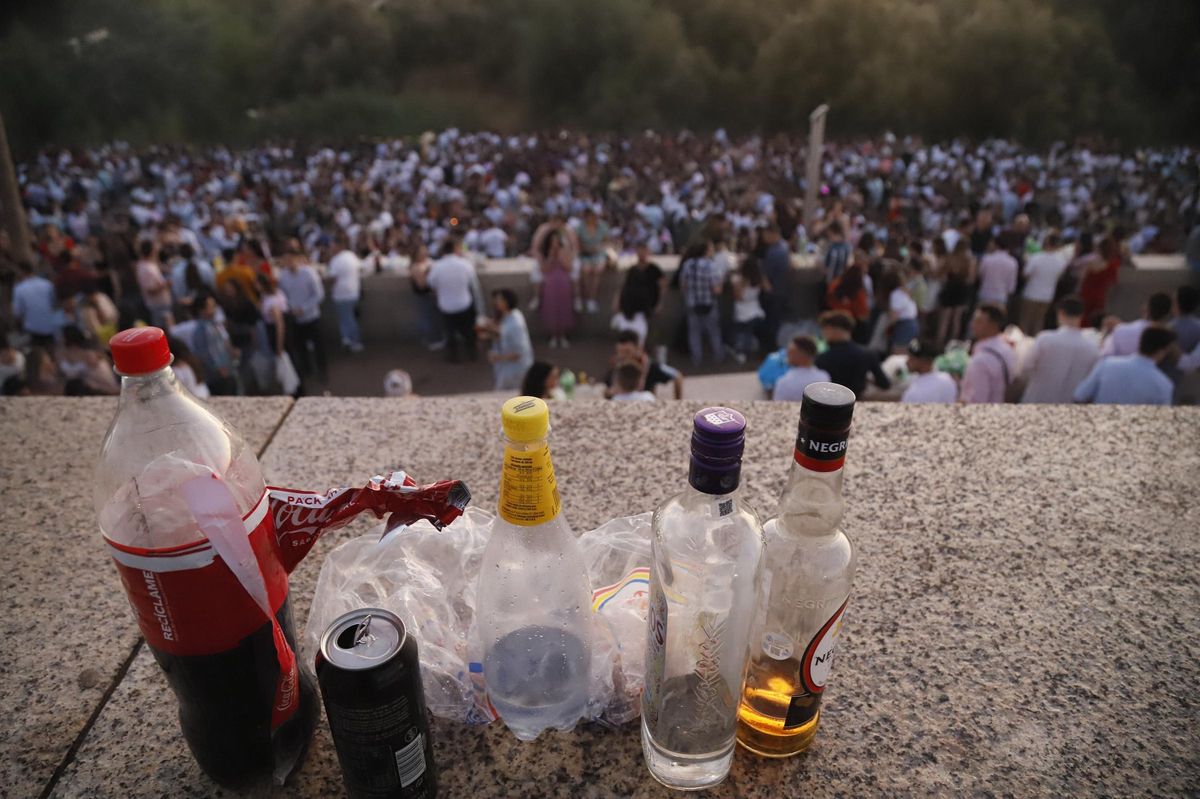 Compartir vasos, bebidas o pajitas puede propiciar la expansión de virus.