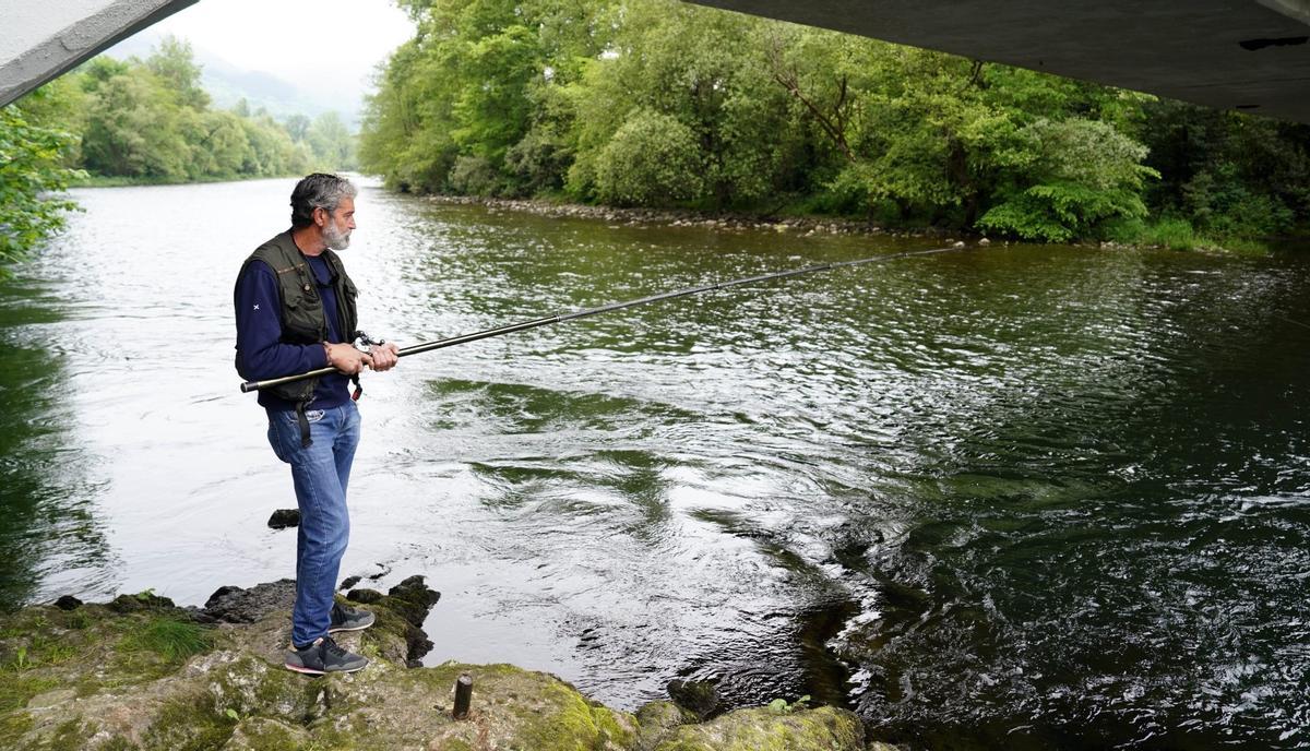 La pesca del salmón, muy tradicional en el cantábrico, puede quedar prohibida