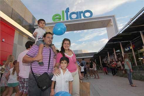 Inauguración del centro comercial El Faro de Badajoz en imágenes
