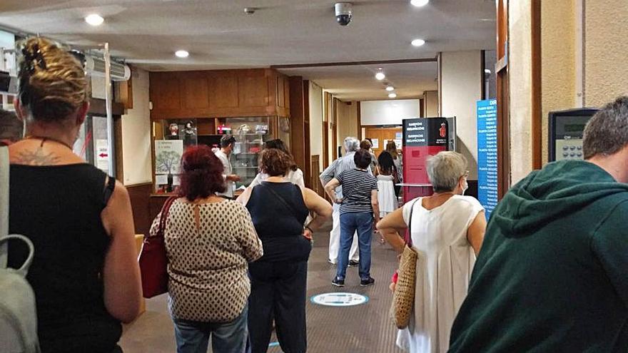 Las largas colas en el Registro Civil de Vigo (en la imagen)  ya no se suceden con la cita previa.   | // ALTERNATIVAS NA XUSTIZA