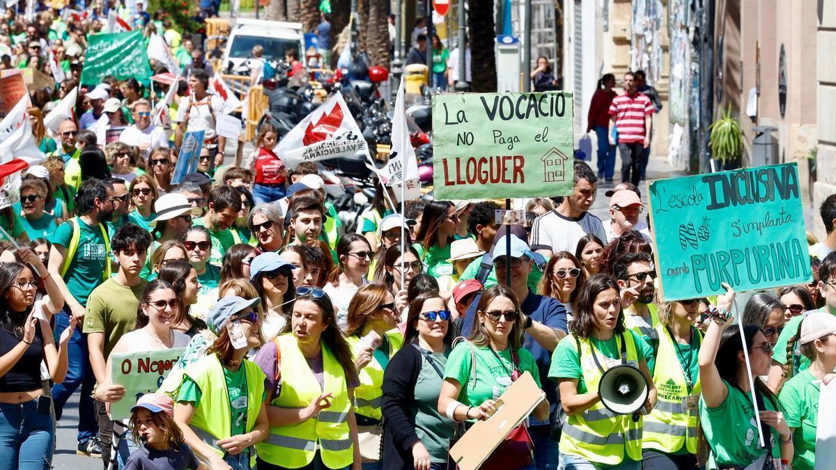 Manifestación de docentes en València en el día de huelga de profesores