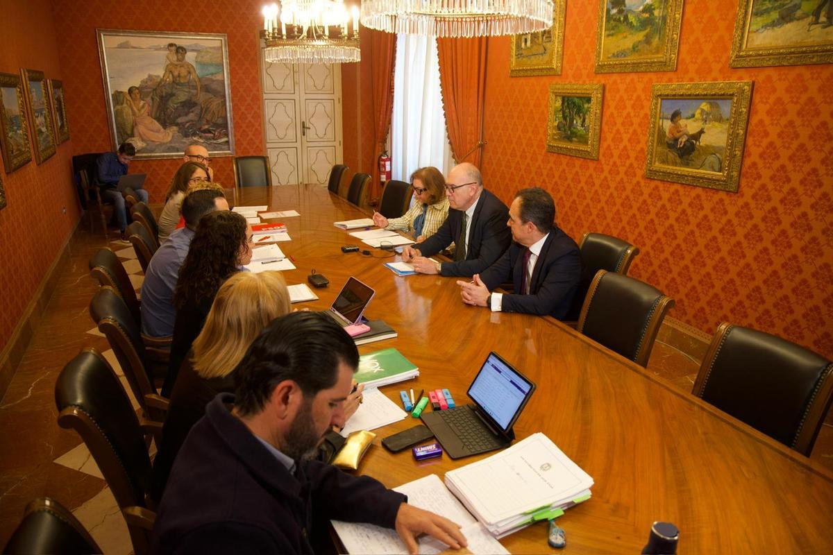 Los técnicos plantan a la comisión de investigación del escándalo de las viviendas protegidas de Alicante Los técnicos plantan a la comisión de investigación del escándalo de las viviendas protegidas de Alicante