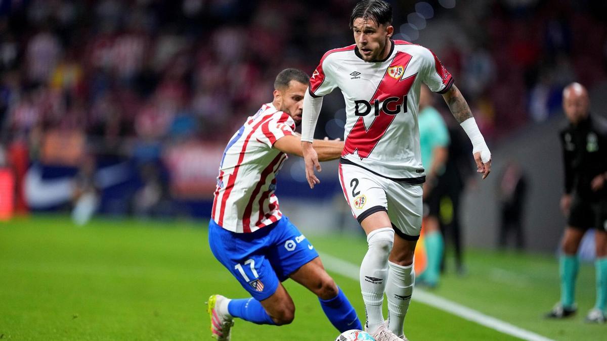 Andrei Ratiu of Rayo Vallecano and David Hancko of Atletico de Madrid in action during the Spanish League, LaLiga EA Sports, football match played between Atletico de Madrid and Rayo Vallecano at Riyadh Air Metropolitano stadium on September 24, 2025, in Madrid, Spain. AFP7 24/09/2025 ONLY FOR USE IN SPAIN. Oscar J. Barroso / AFP7 / Europa Press;2025;SOCCER;SPAIN;SPORT;ZSOCCER;ZSPORT;Atletico de Madrid v Rayo Vallecano - LaLiga EA Sports;