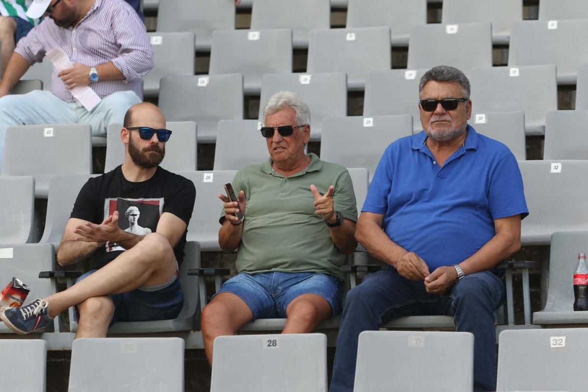 Los aficionados del Córdoba CF en el Arcángel