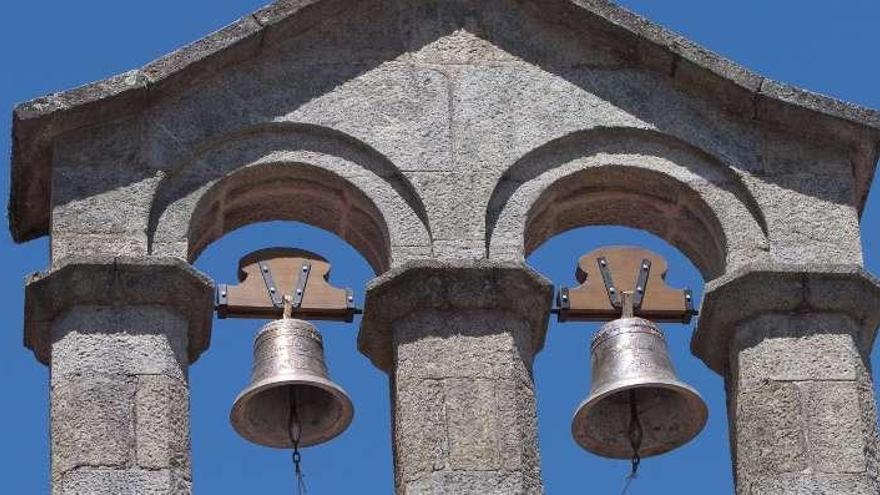Nuevas campanas de la capilla de San Roque. // FdV